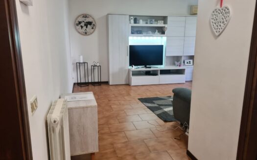 Vendesi quadrilocale con doppi servizi e terrazzo