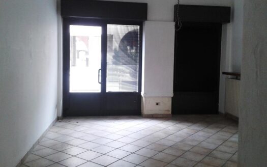 Affittasi negozio in centro