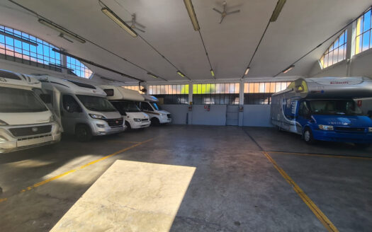 Vendesi capannone con area esterna